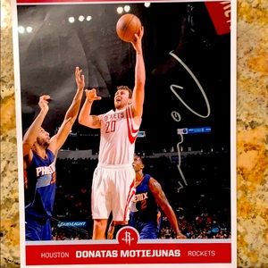 Autographed picture of Donatas Montejunas